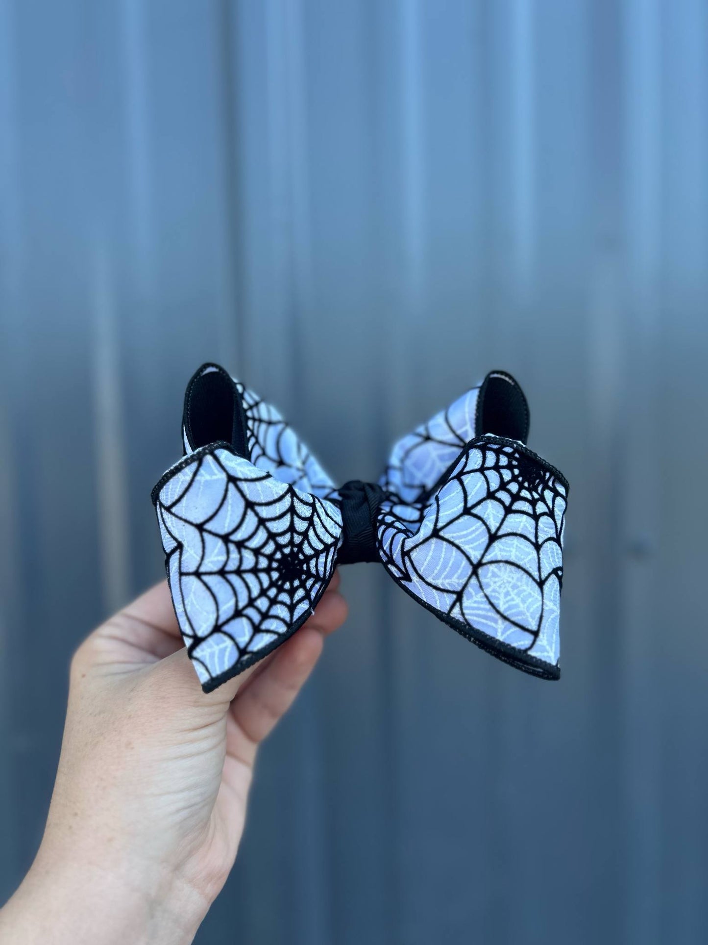 Spider web ribbon bow 5"