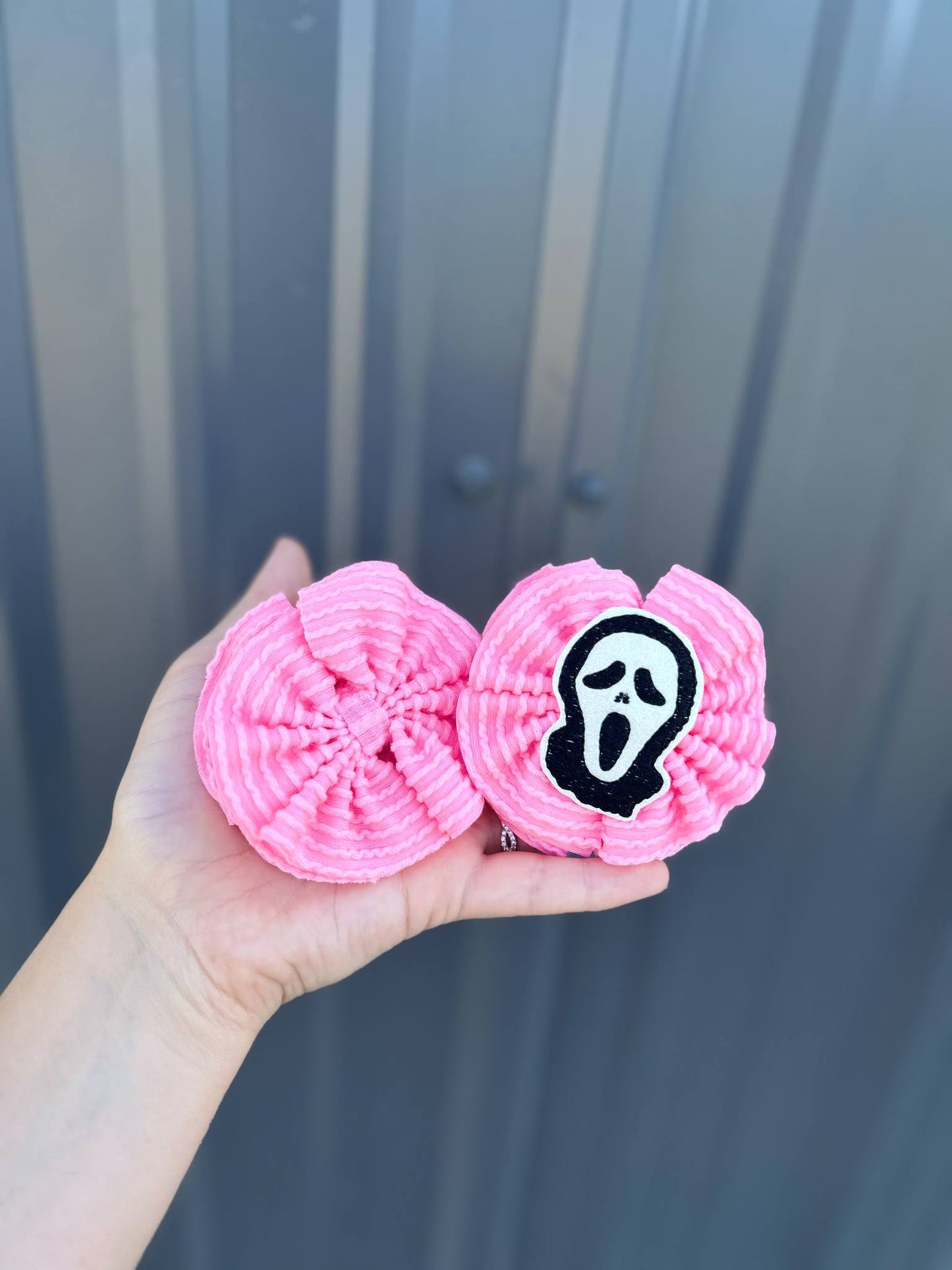 Horror face pink waved bows - more styles