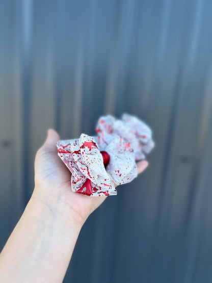 Mesh splatter stacked messy bows