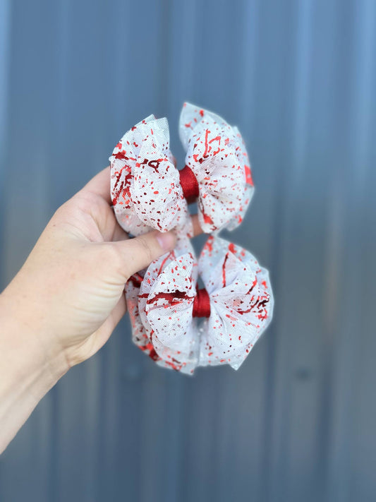 Mesh splatter stacked messy bows