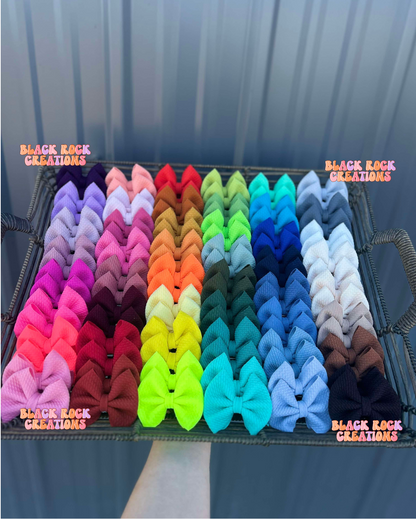 Solid color 3" piggie bows set off 2