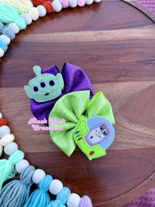 Alien  bows